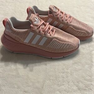 COPY - Adidas Swift Run